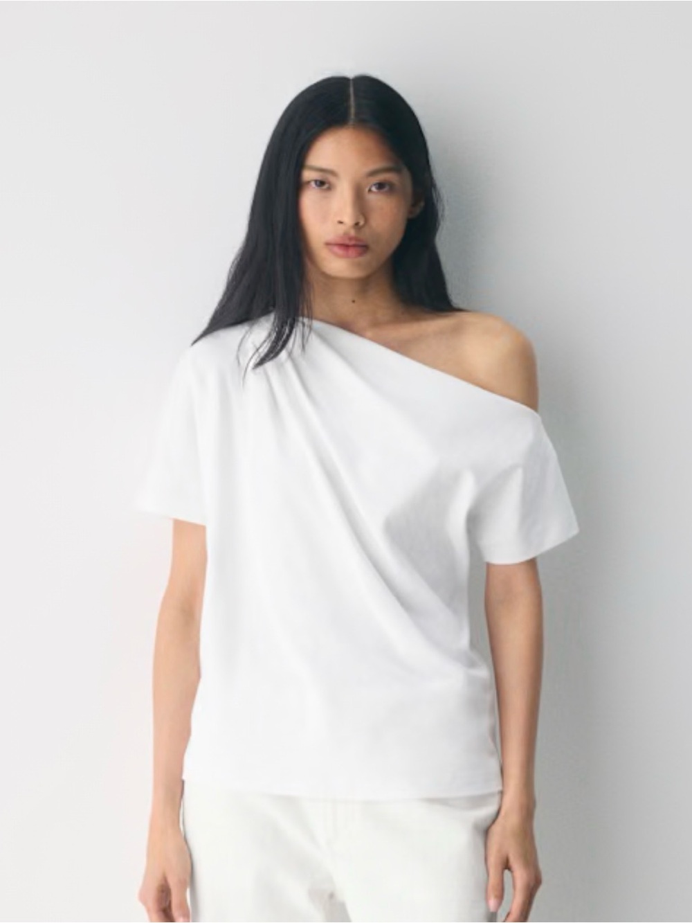 Aritzia Babaton White Off-Shoulder Short Sleeve Script Top